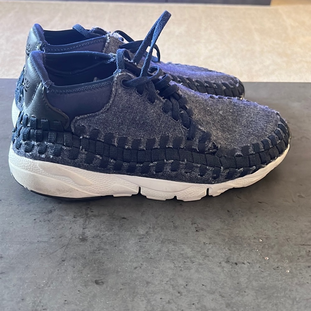 Nike Air footscape woven denim chukka. Size 9 color blue(denim) FIRM PRICE